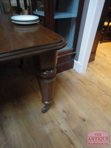 Antique English oak concertina dining table, extendable with double moulding edges 2