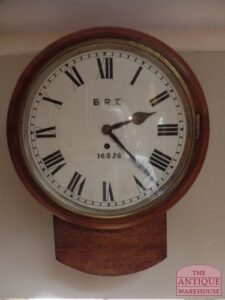 antieke Engelse eiken pub clock met messing deur, VERKOCHT