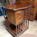 Antieke Engelse lage mahoniehouten boekenmolen 2