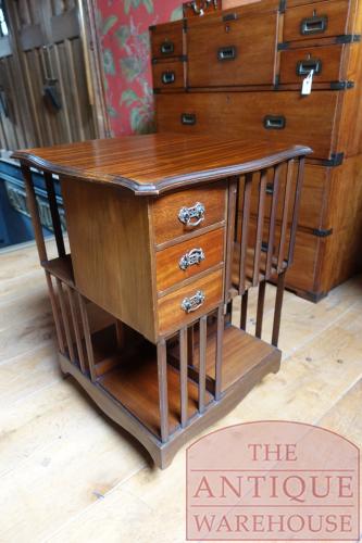 Antieke Engelse lage mahoniehouten boekenmolen 2