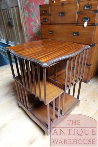 Antieke Engelse lage mahoniehouten boekenmolen 4