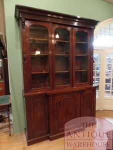 antieke Engelse mahoniehouten breakfront boekenkast