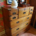 Antieke Engelse mahoniehouten military ladenkast met secretaire 1