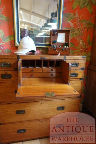 Antieke Engelse mahoniehouten military ladenkast met secretaire 2