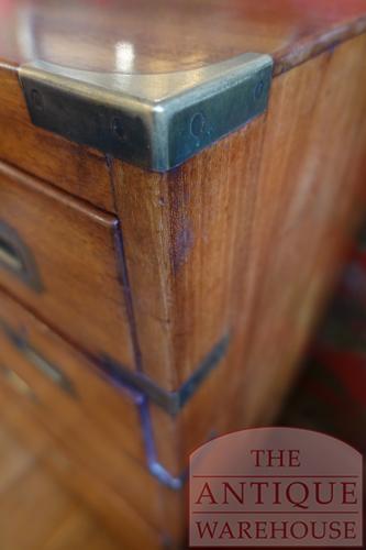 Antieke Engelse mahoniehouten military ladenkast met secretaire 3