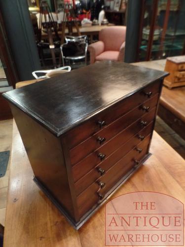 Antieke Engelse miniatuur ladekast 2