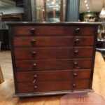 Antieke Engelse miniatuur ladekast 3