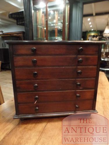 Antieke Engelse miniatuur ladekast 3