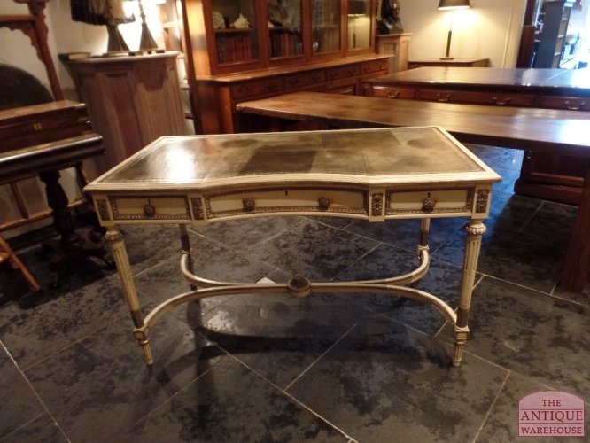 Antieke Engelse schrijftafel van het warenhuis Maple & Co 2