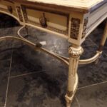 Antieke Engelse schrijftafel van het warenhuis Maple & Co 3