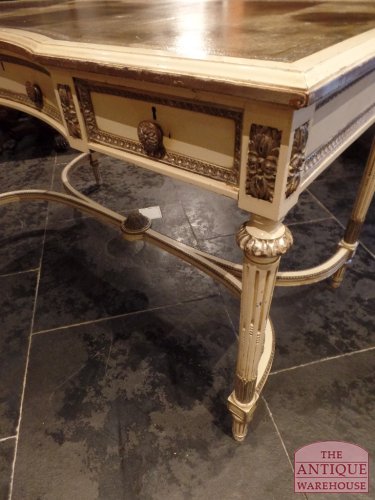 Antieke Engelse schrijftafel van het warenhuis Maple & Co 3