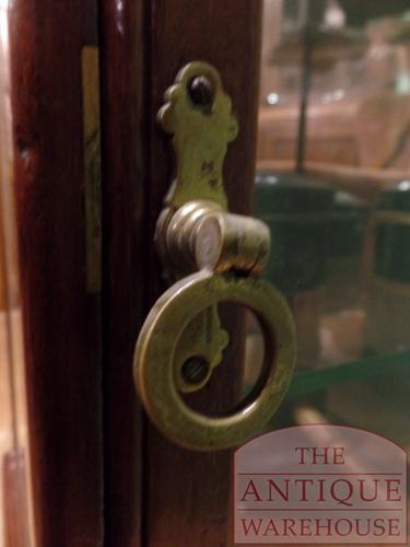 Antieke Engelse vitrinekast circa 1880 3