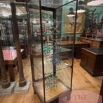 Antieke Engelse vitrinekast circa 1900 1