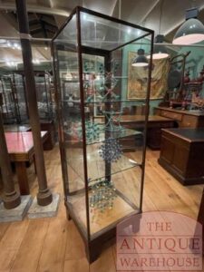 Antieke Engelse vitrinekast, circa 1900, museumkast, shop display cabinet