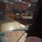 Antieke Engelse vitrinekast circa 1900 4