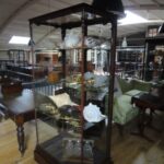 antieke Engelse vitrinekast 1