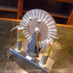 Antieke Franse elektriseermachine, type Wimshurst 3