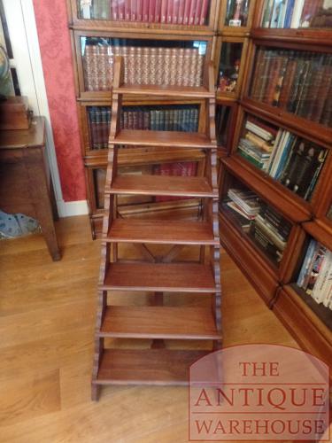 Antieke Franse notenhouten bibliotheek trapje 2