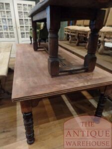 Antieke Franse notenhouten tafel