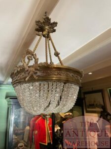 Antieke Franse plaffoniere, kroonluchter