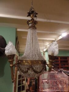 Antieke Franse zakkroonluchter met drie lampen