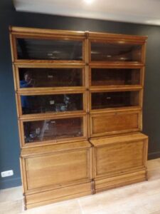 antieke globe Wernicke stapelbare boekenkast met secretaire gedeelte