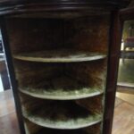 Antieke hang hoekkast met gebogen ruit van mahoniehout 3