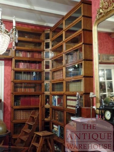 Antieke hoekopstelling originele Globe wernicke boekenkast