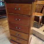 antieke hoge smalle mahonie ladekast 1