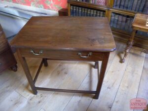 Antieke Ierse vruchten houten side tafel met gedetailleerde hoeken ca 1780