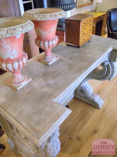 Antieke Italiaanse side table 4