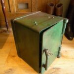 antieke kleine kluis 1