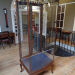 Antieke kleine mahonie vitrine kast 1