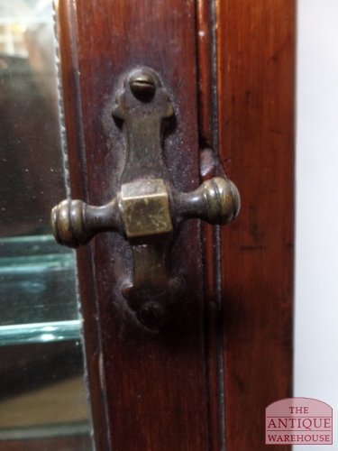 Antieke kleine mahoniehouten Engelse vitrinekast 3