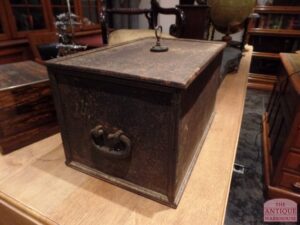 antieke kluis, antieke geldkist