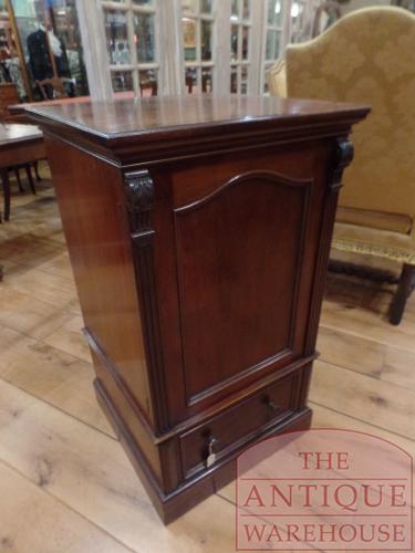 antieke kluis in safe cabinet