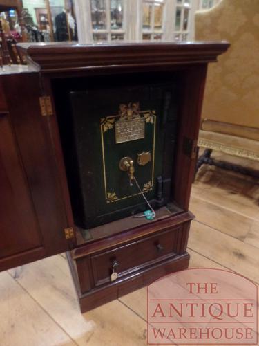 antieke kluis in safe cabinet 2