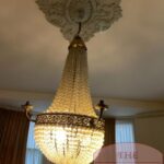 Antieke kroonluchter met kandelaren 2