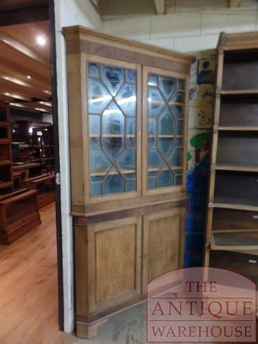 Antieke laat 18 de eeuwse eikenhouten hoekkast 2