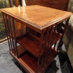 Antieke lage boekenmolen 2