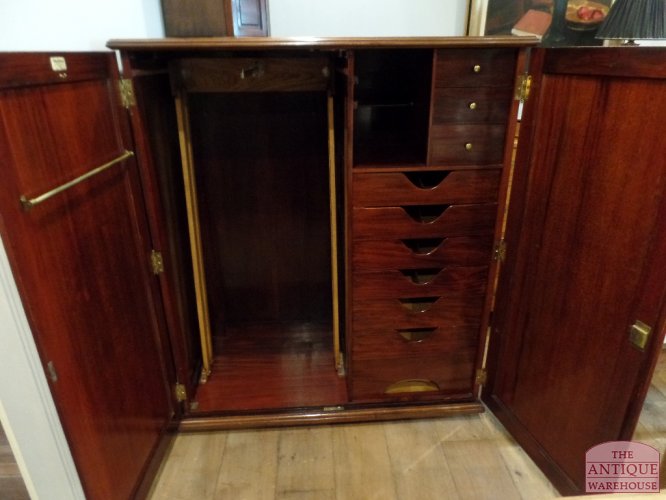 Antieke lage compacte mahonie kledingkast 2