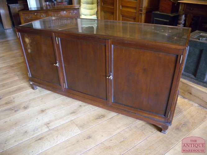 Antieke lage en brede mahonie vitrine 3