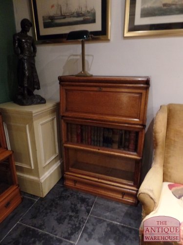 antieke lage Globe Wernicke boekenkast met secretaire deel