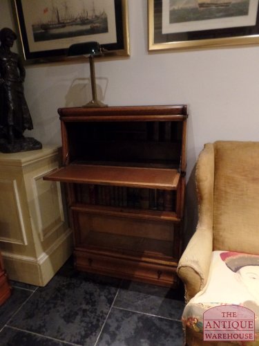 Antieke lage Globe Wernicke boekenkast met secretaire deel 2