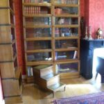 Antieke mahonie bibliotheektrapje 1