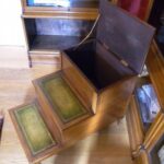 Antieke mahonie bibliotheektrapje 2