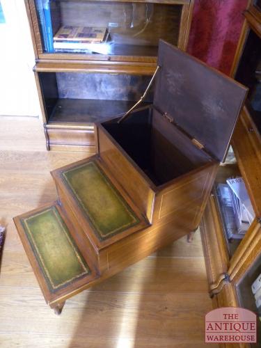 Antieke mahonie bibliotheektrapje 2