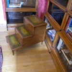 Antieke mahonie bibliotheektrapje 3