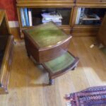 Antieke mahonie bibliotheektrapje 1