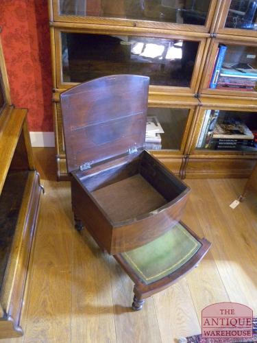 Antieke mahonie bibliotheektrapje 2